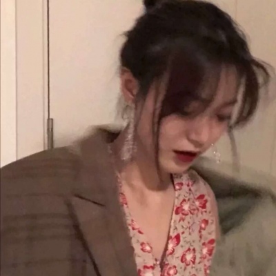 女人你一身傲骨怎可服输，女人你天生丽质何必怕