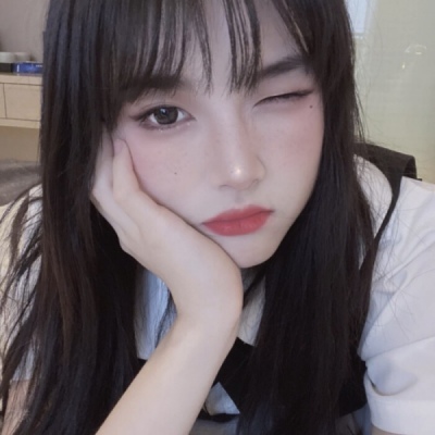 闲来桥下夜泊，听折新戏我提壶酒看你焙新茗想来从年少一路到古稀
